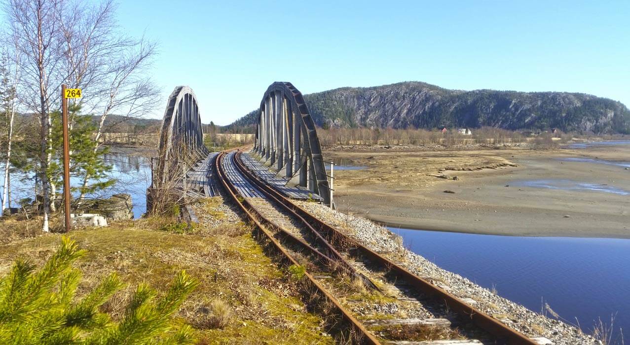 Zugbrücke auf einer Bahnreise in Skandinavien