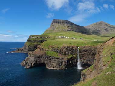 Gásadalur auf der Insel Vágar