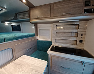 Camper JS in Island mit Küche & Schrank