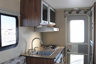 Camper JS in Island mit Küche & Schrank