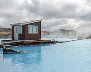 Entspannendes Bad im Mayvatn Nature Bath mit einzigartiger Sicht. 