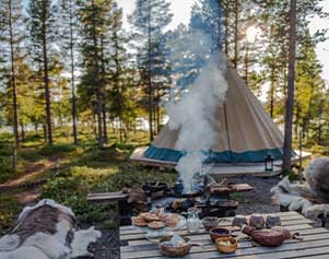 Samicamp in der Natur - Lennart Pittja visitsweden.se