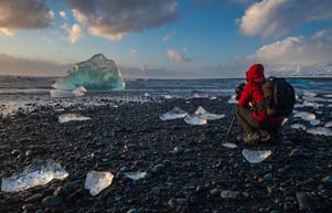 Hobby-Fotografen fotografieren in Island während einer Fotoreise am Diamond Beach