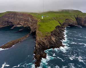 Blick auf den Akraberg auf Suðuroy. 