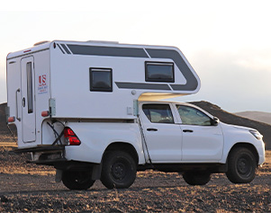 Der Allrad Camper JS Toyota Hilux im isländischen Hochland