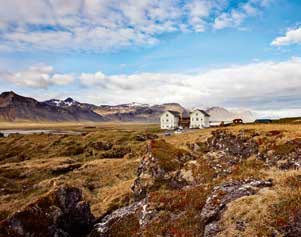 Das charmante Hotel Buðir liegt idyllisch am Fusse des Snæfellsjökulls.