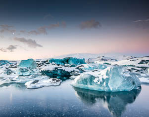 Gletscherlagune Jökulsarlon im Winter.