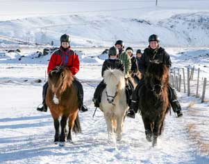 Reiter im winterlichen Island