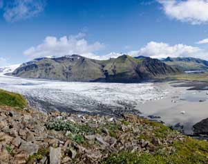 Im Nationalpark Skaftafell kommt man dem grössten Gletscher Europas, dem Vatnajökull, sehr nahe.
