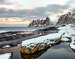 Winterlandschaft auf den Lofoten in Norwegen