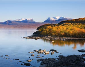 Sicht über einen See im Abisko Nationalpark in Schweden