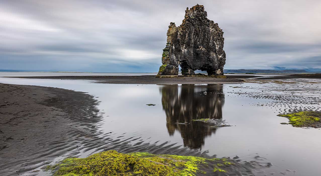 Der Basaltfelsen Hvítserkur dürfte einer der meistfotografierten Felsen Islands sein. 