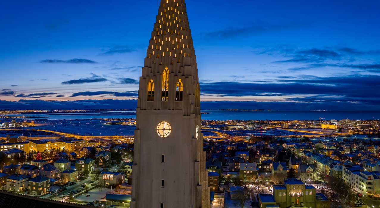 Reykjavík bei Nacht - Inspired by Iceland