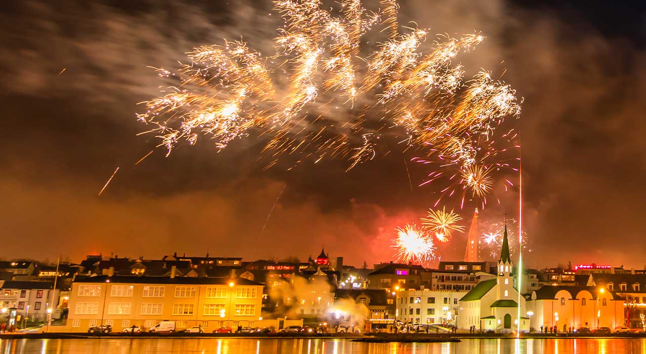 Feuerwerk über Reykjavík