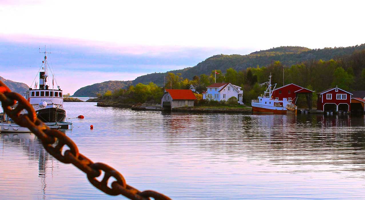 Ein idyllischer Hafen in Flekkefjord - Vist Norway