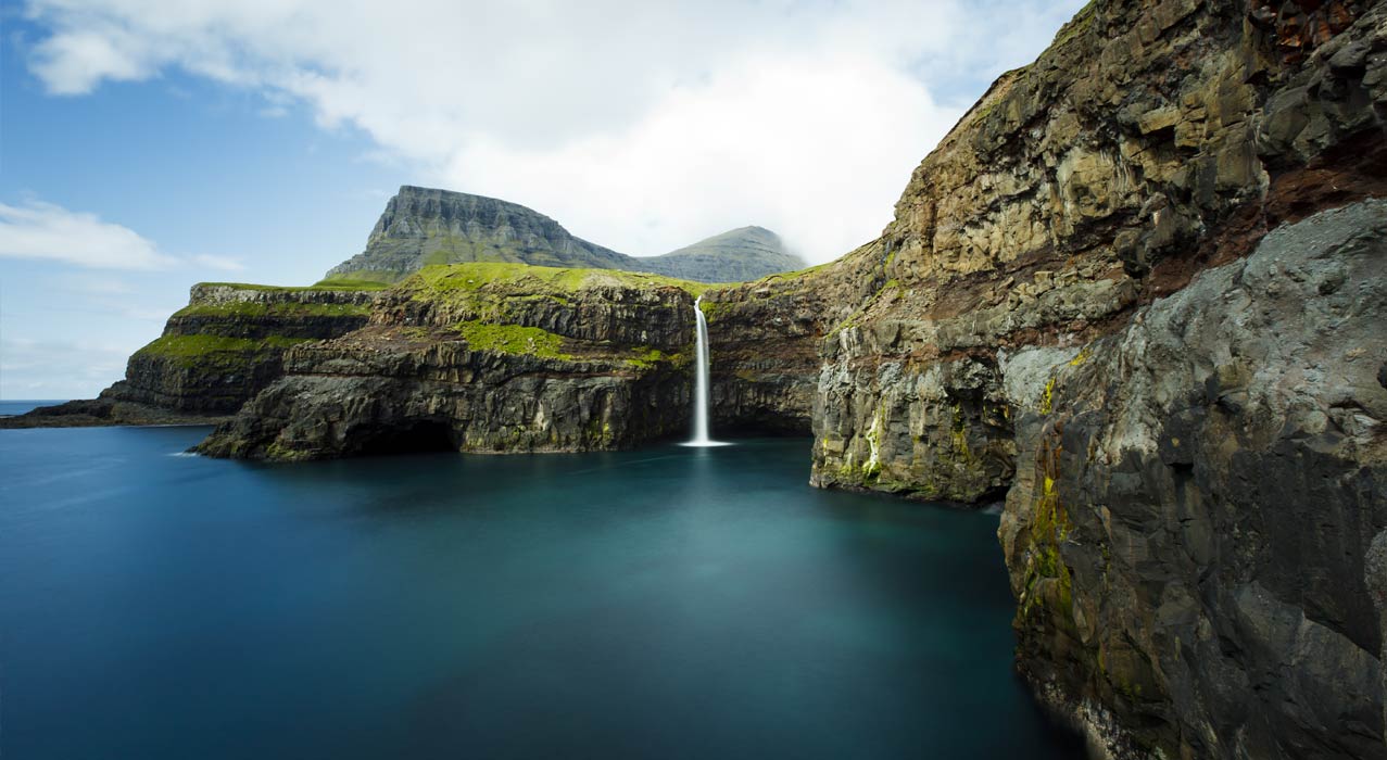 Wasserfall auf den Färöer Inseln