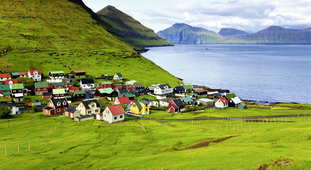 Das Dorf Gjogv auf den Färöer Inseln