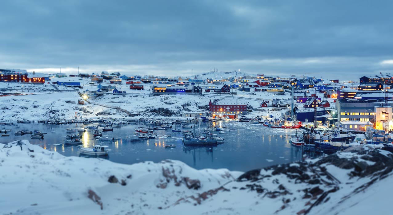 Der Ort Ilulissat in Grönland im Winter