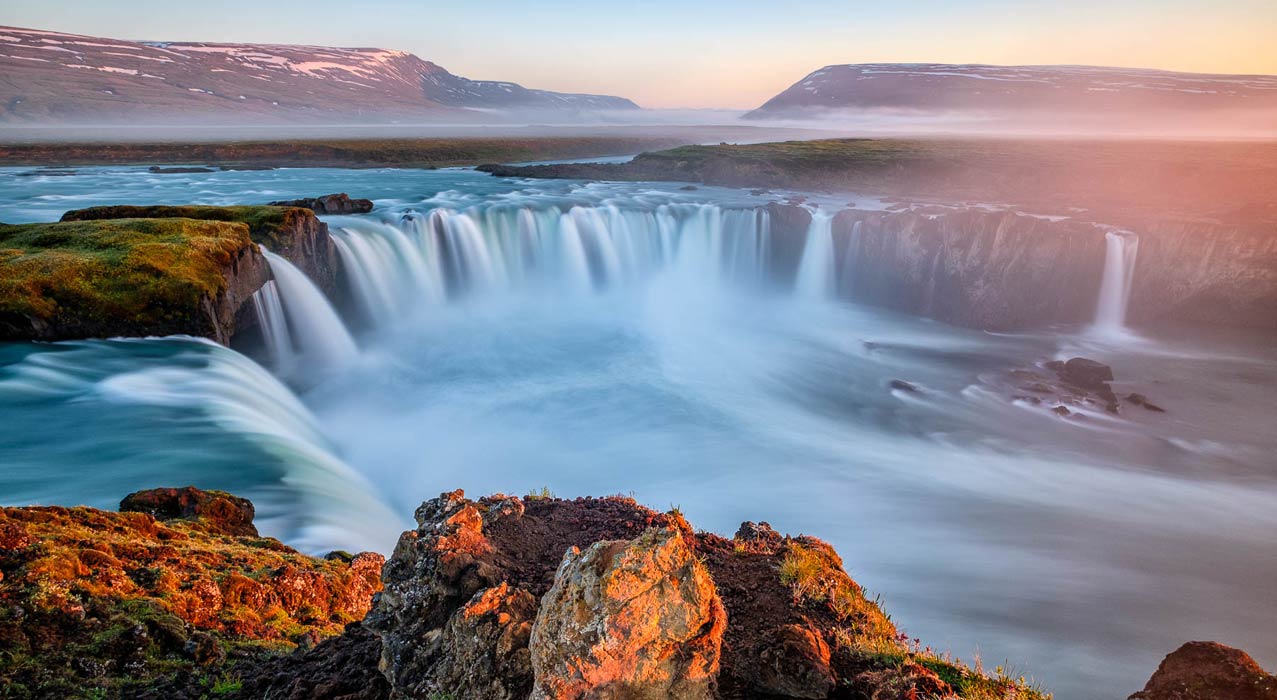 Der Wasserfall Goðafoss („Götterwasserfall“) ist eines der beeindruckendsten Fotomotive Islands.