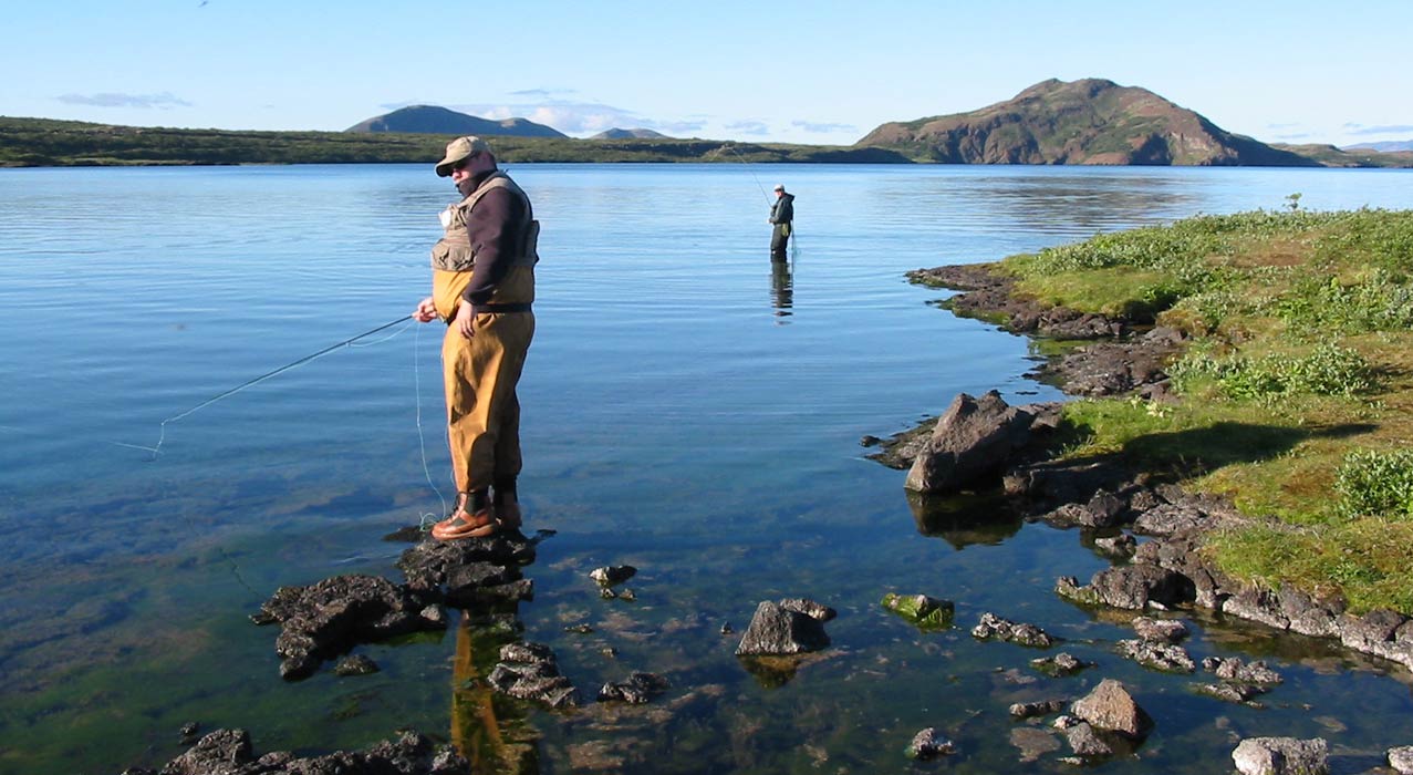 Fischen im Süsswasser am Þingvallavatn in Island