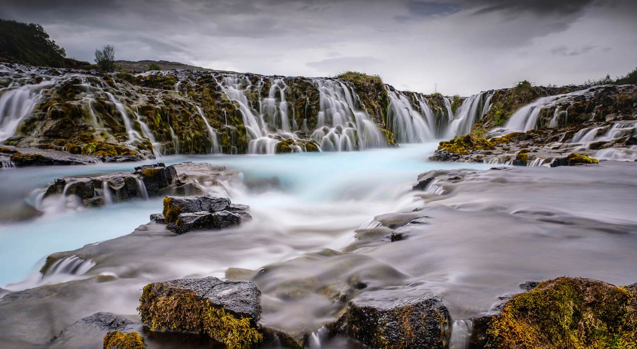 Ein Wasserfall in Westisland, der während der Fotoreise in Nord-West-Island fotografiert wurde