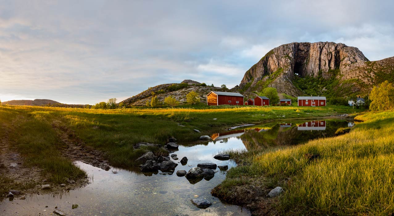 Entdecken Sie die Landschaft rund um den Berg Torghatten während Ihrer Norwegenferien.