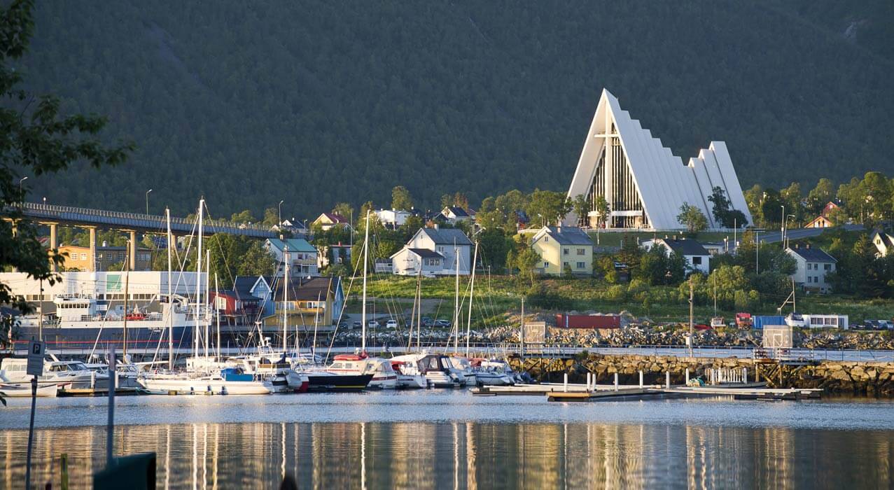 Sicht auf den Hafen von Tromsø in Norwegen