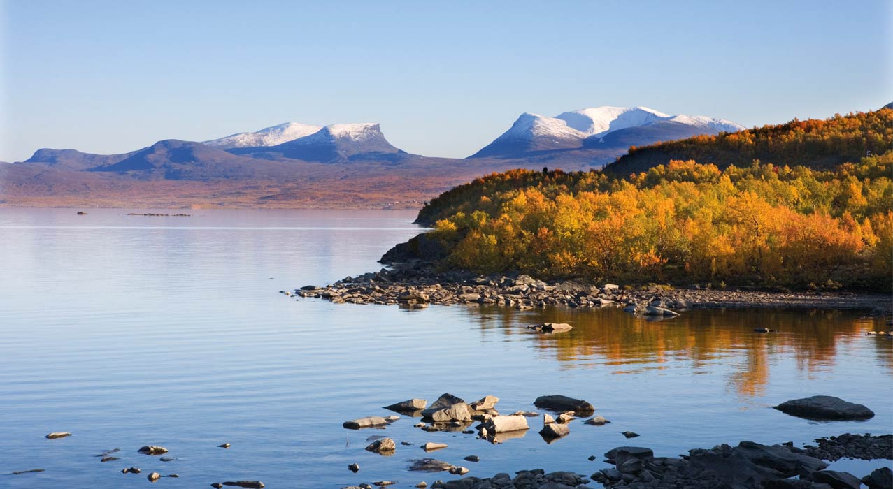 Sicht über die unendlichen Weiten des Abisko Nationalparks in Schweden